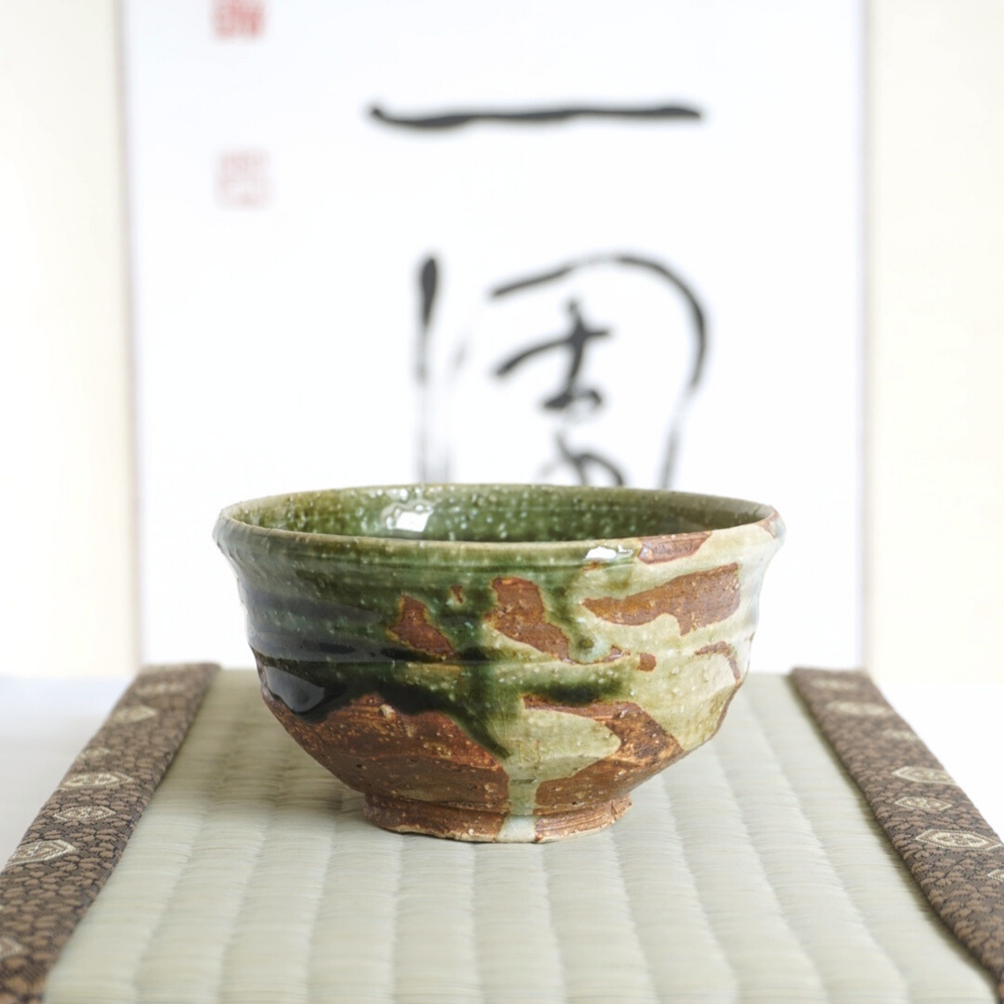 Bol à matcha Aya-Oribe, par Wada Kazufumi