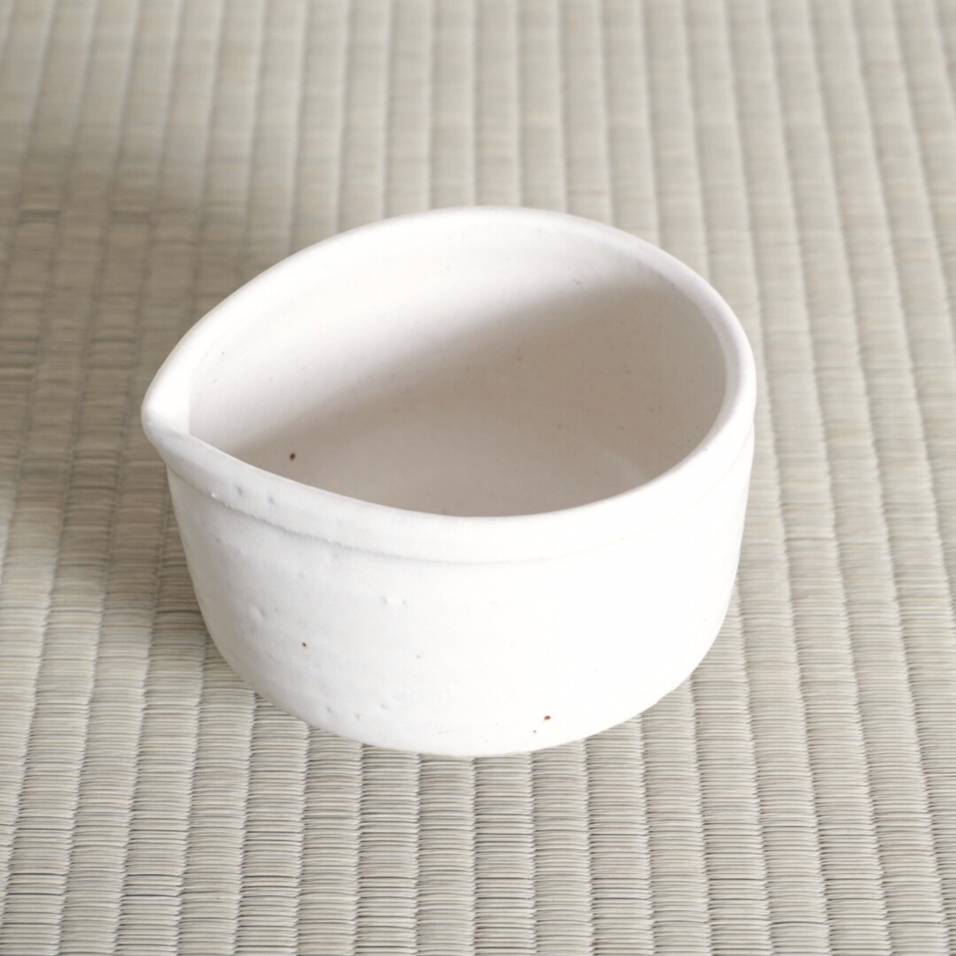 Bol à matcha avec bec verseur (blanc)