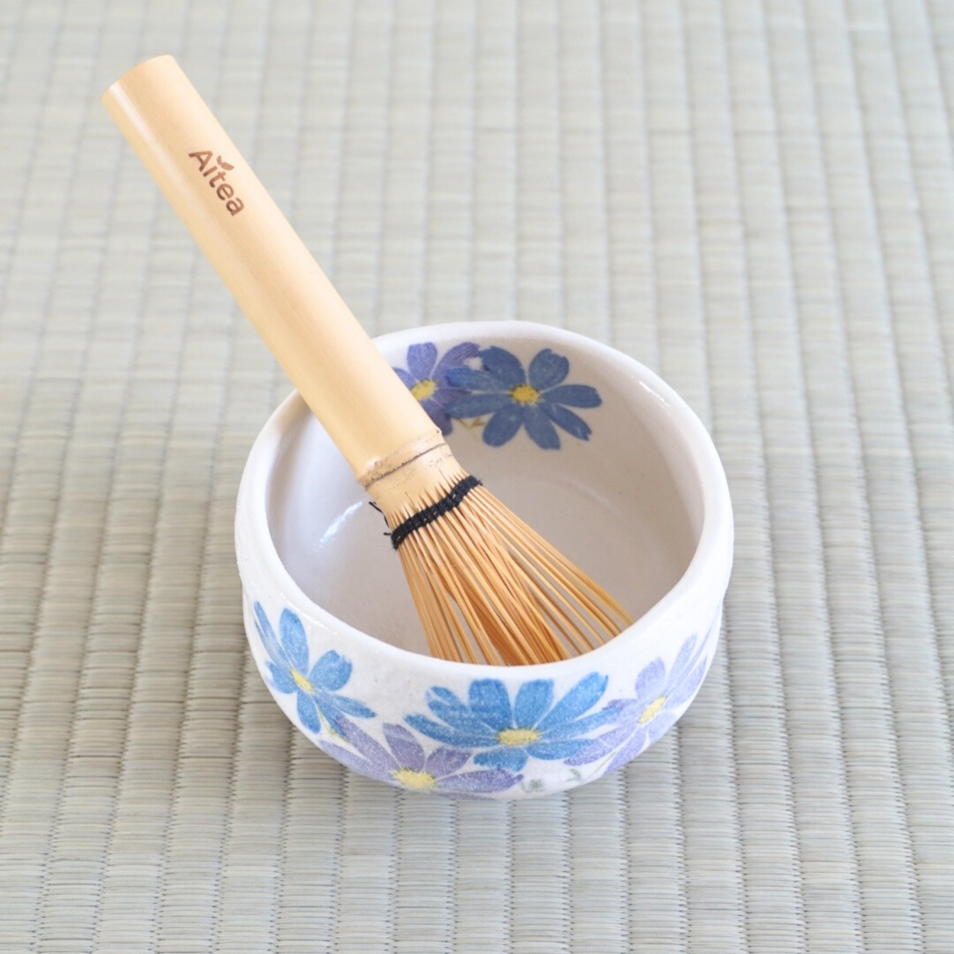 Mini bol à matcha- Kosumosu bleu 青秋桜