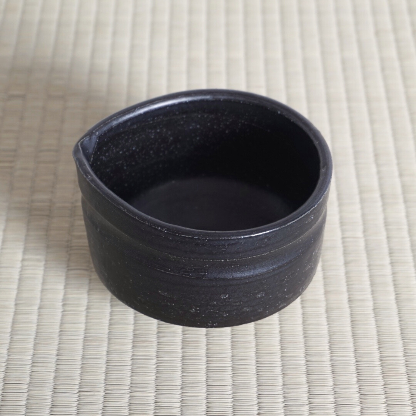 Bol à matcha avec bec verseur (noir)